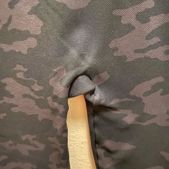 Spanx Black Camo Seamless Look At Me Now Cropped Legging Size L - Picture 8 of 12